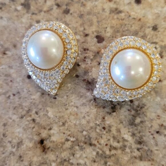 Christin Dior Clip Earrings - Picture 1 of 5